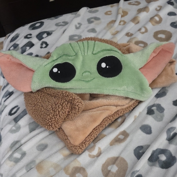 Grogu Baby Yoda Kids Hooded Blanket – Star Wars Cozy Fleece Throw - Picture 10 of 10